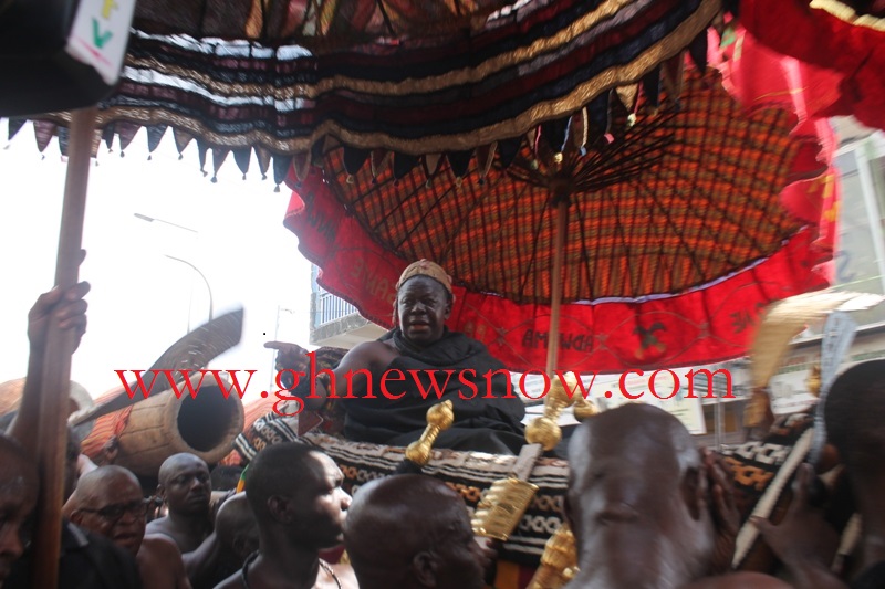 Otumfuo being carried in his palanquin on his way to Bantama hene's Funeral