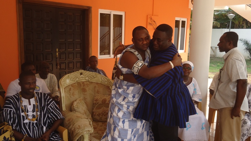 flashback-afotey-agbo-hugging-the-appolonia-chief-nii-nuertey-amobi-ii-after-his-enstoolment